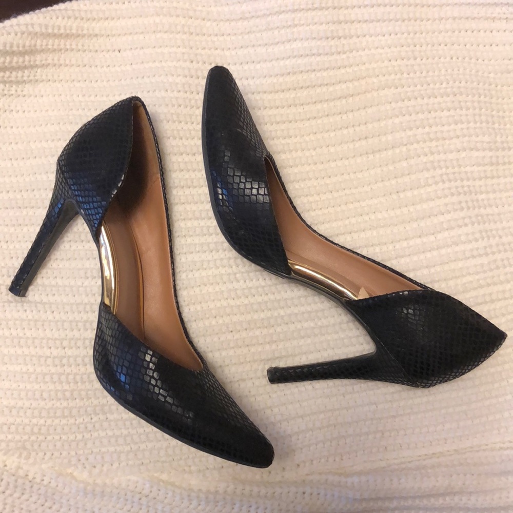 Black closed toe pointed snake skin heels